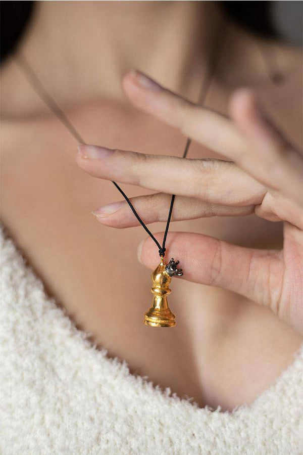 Gold Queen Necklace - Elinart